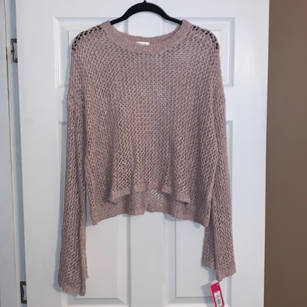 Crop Top w/ Bell Bottom Sleeves.